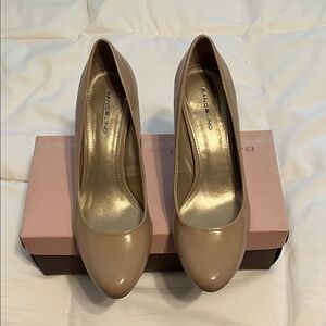Bandolino Nude Patent Round-Toe Pumps. Heels 3.5 inches. Brand New. Size 10.